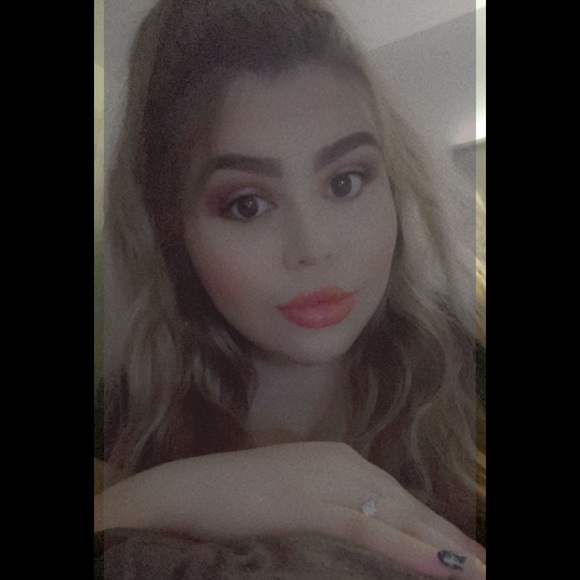 Meet your Posher, Mayra - Picture 1 of 1